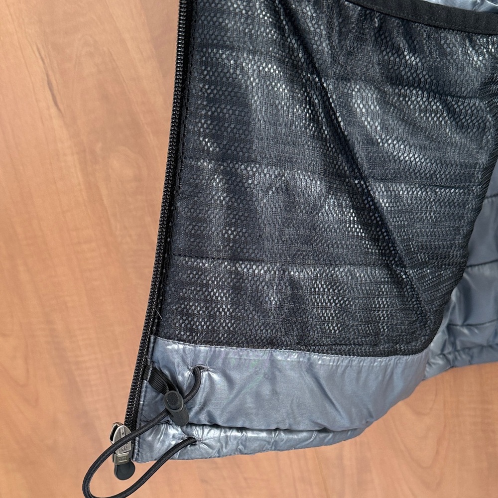 Women’s Patagonia Black Insulated Jacket - Picture 6 of 6